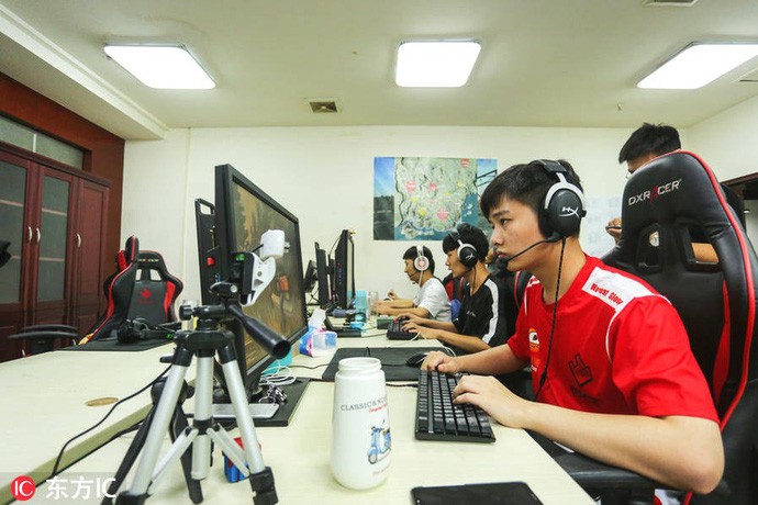 Mở lớp dạy chơi Liên Minh Huyền Thoại