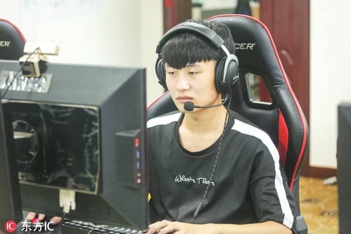 Mở lớp dạy chơi Liên Minh Huyền Thoại