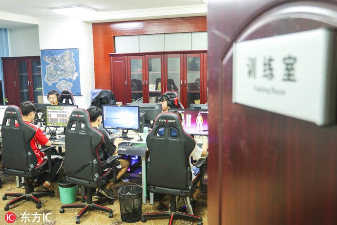 Mở lớp dạy chơi Liên Minh Huyền Thoại